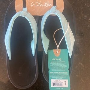 NWT olikai flip flops